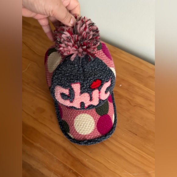 Chic women’s Pom-Pom Hat - Pink and Gray - Picture 10 of 10